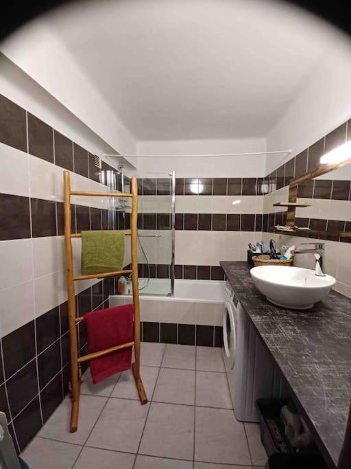 Grand T2 Esprit Loft Coeur De Ville 세테 외부 사진